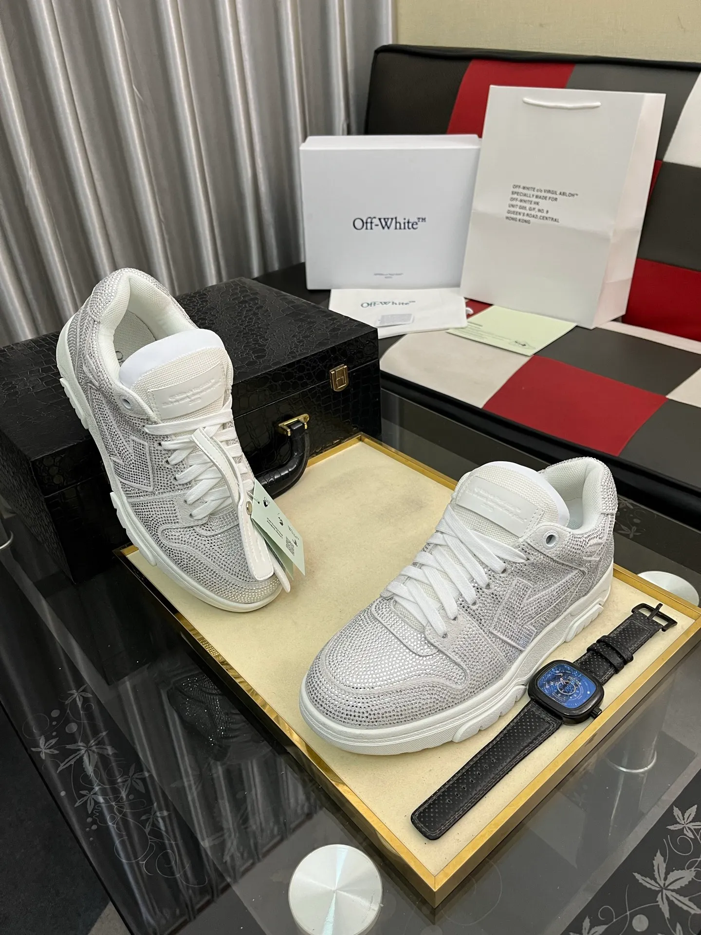 Men's shoes 💰700⌚️⌚️ OFF-White C/O VirGil Abloh fashionable and versatile casual shoes. Exclusive first release of the new model. Made of environmentally friendly cowhide leather and mesh upper material. The insole is embedded with foam cushioning EVA material. The correct midsole is equipped with EVA lightweight cushioning. External tooth nail rubber outsole. The correct accessories are customized simultaneously. Women's model: 35-40 Men's model: 39-45